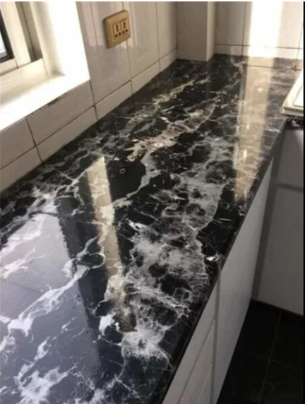 BLACKMARBLE – Tapet autocolant marmură negru – Transformă-ți mobila într-o clipă, fără renovare (60×300 cm)